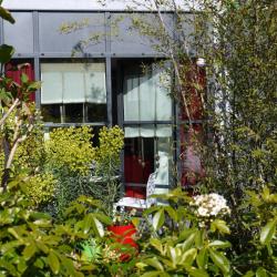 La terrasse du gîte au printemps